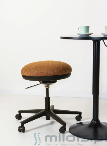 balansujący taboret obrotowy