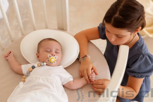niemowle leży na poduszce Mimos