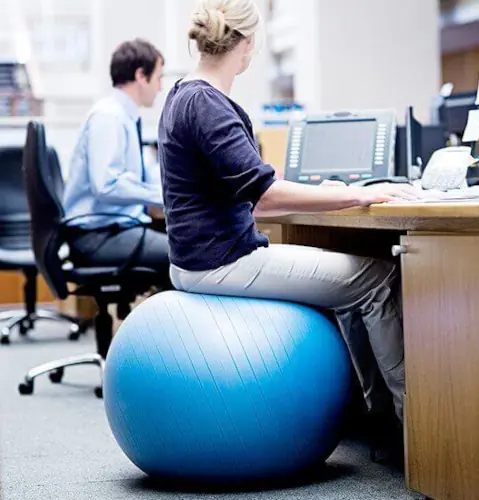 piłka do siedzenia przy biurku